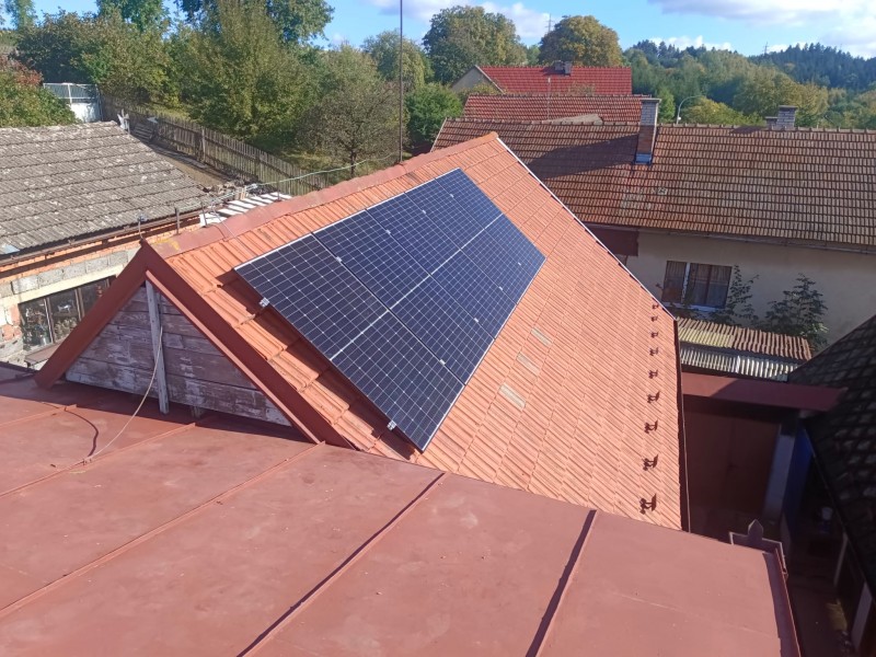 Solární fotovoltaický ohřev vody 2,3 kWp Člupek